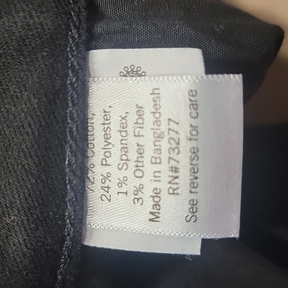 SO Size Jrs 15 / 32 Black Low Rise Bermuda Denim Shorts, Cuffed Hem, Gently Used - Picture 11 of 11